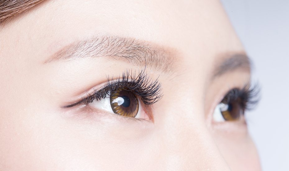 Coconut oil for eyelashes as a growth serum