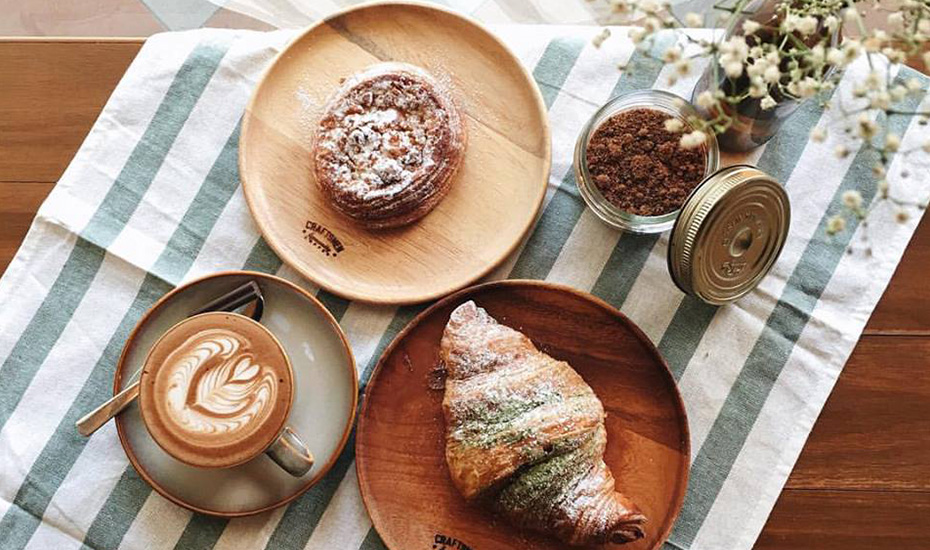 KÃ©ptalÃ¡lat a kÃ¶vetkezÅ‘re: â€žcozy cake shop aestheticâ€