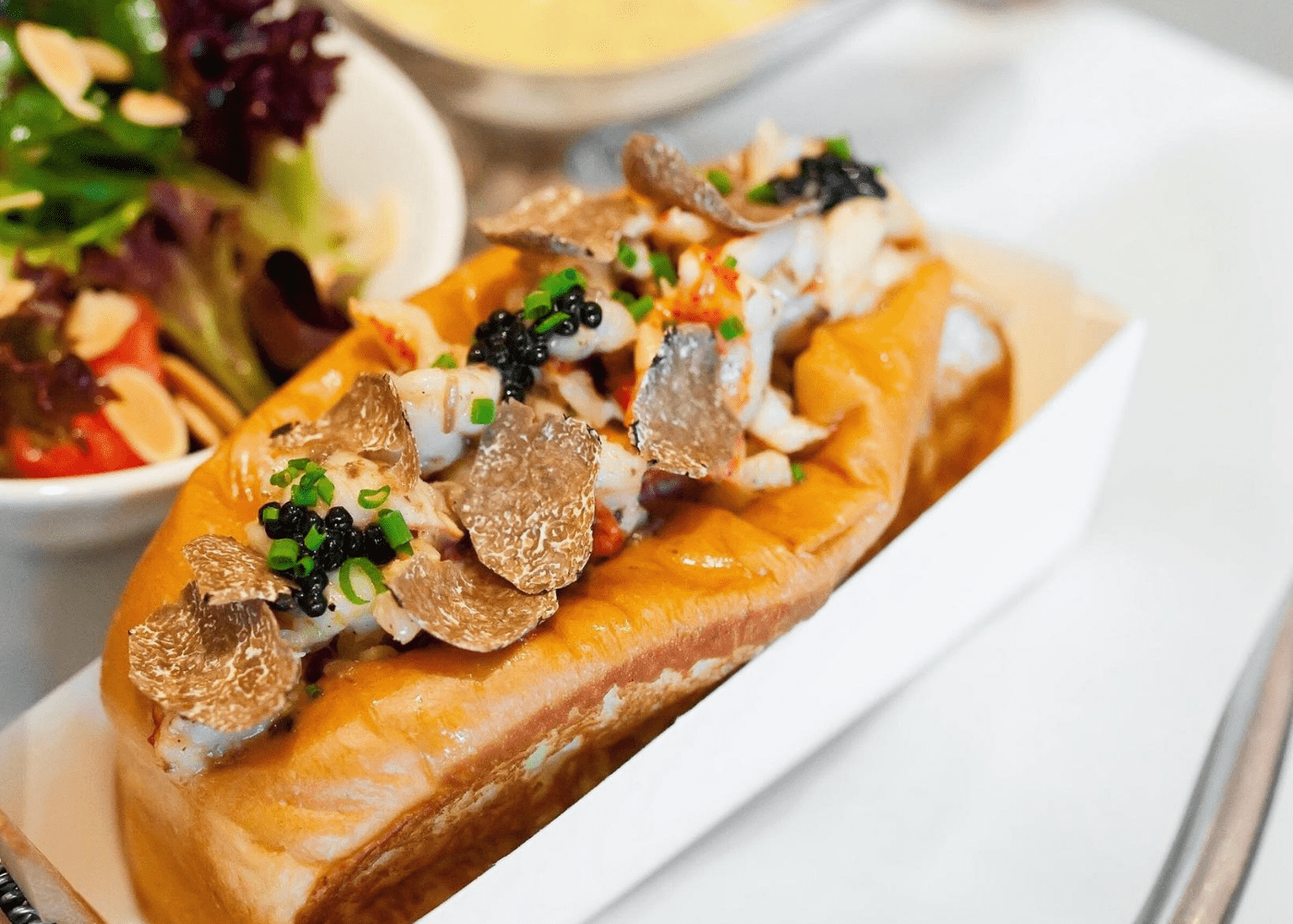 pince and pints lobster roll