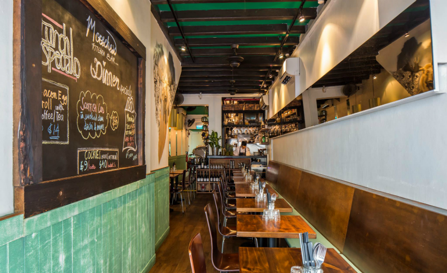 Happy Hour of the week in Singapore: Cafes and bars in Telok Ayer with cheap drinks