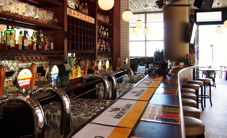 Happy hour of the week in Singapore: Bars in City Hall with cheap drinks