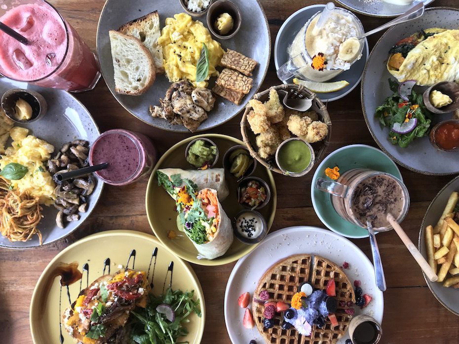 Phuket vs Bali: Shelter cafe in Bali