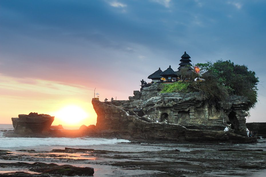 Phuket vs Bali: Tanah Lot 