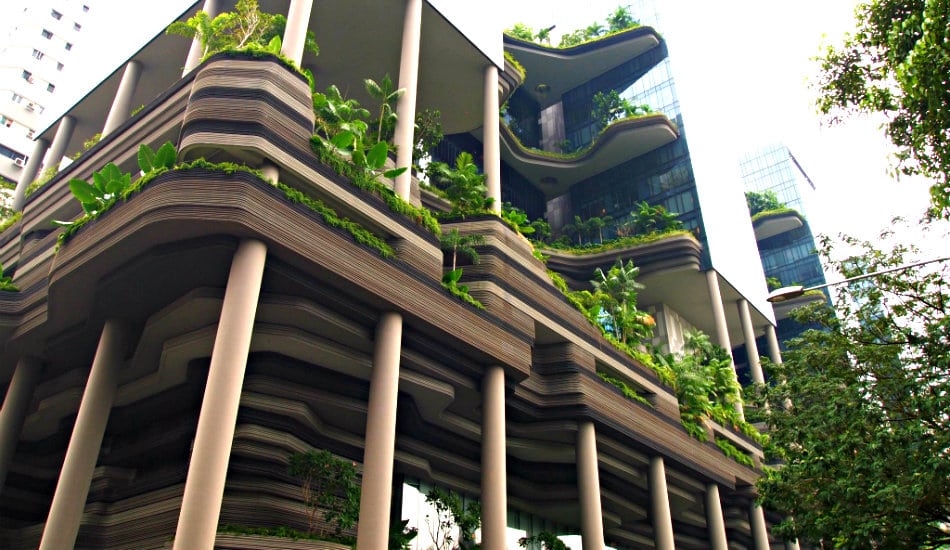 This amazing building and piece of architecture sticks out like a sore green thumb in the middle of the city. In a good way. Photography: William via Flickr