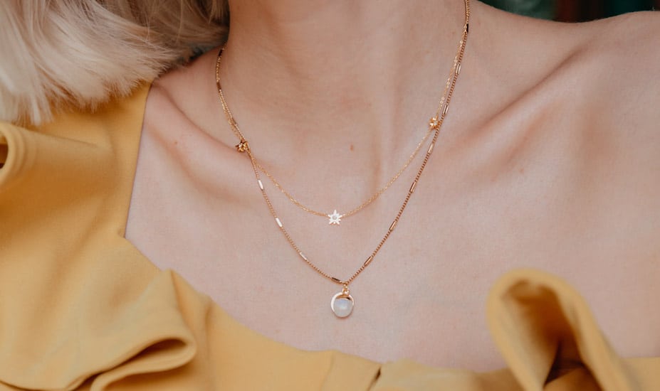 minimalist jewelry display