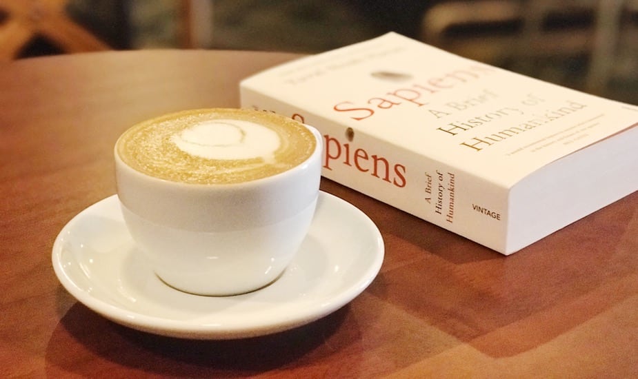 The Moon bookstore cafe