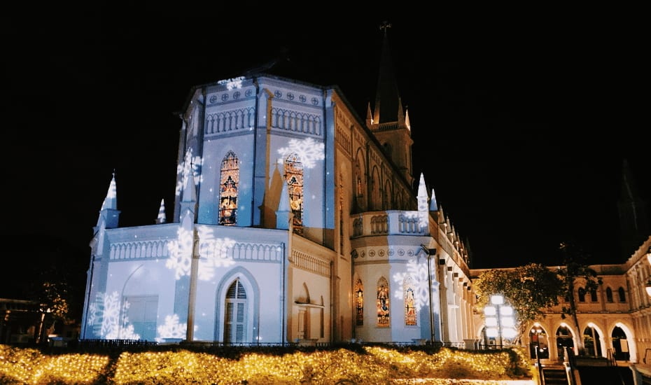 Capitol Singapore and Chijmes are getting us in the Christmas spirit with snowflakes and beer