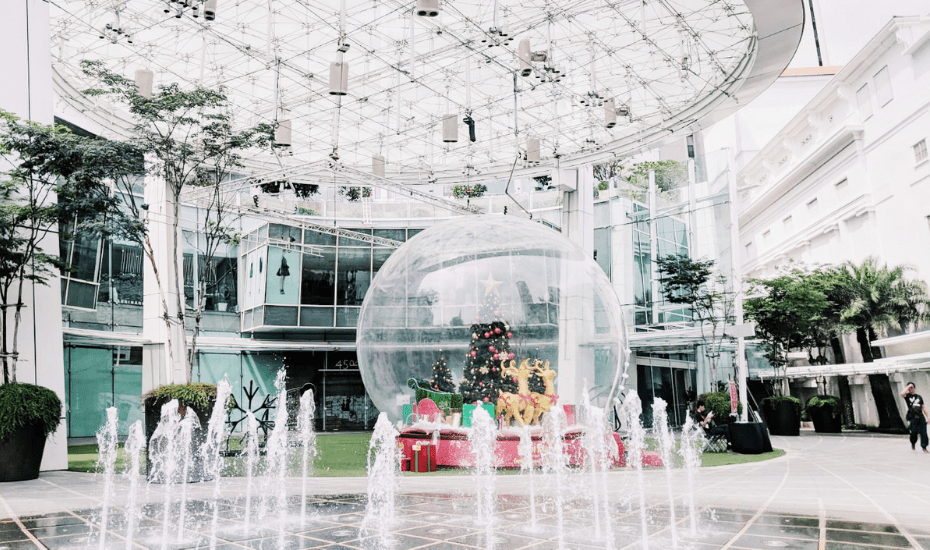 Capitol Singapore and Chijmes are getting us in the Christmas spirit with snowflakes and beer