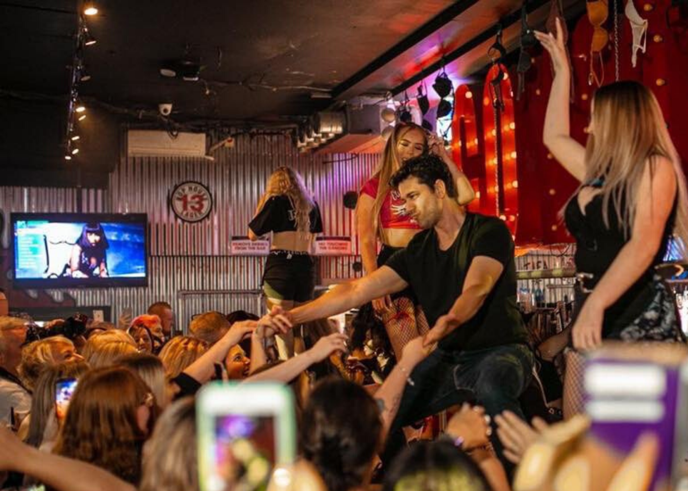 Coyote Ugly Saloon | V-day in Singapore