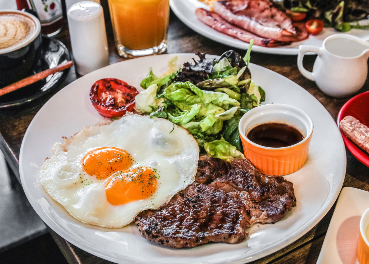 Wanna dig into a decadent sweets or free-flow seafood? Grab a friend and treat yo’ self with these one-for-one deals…