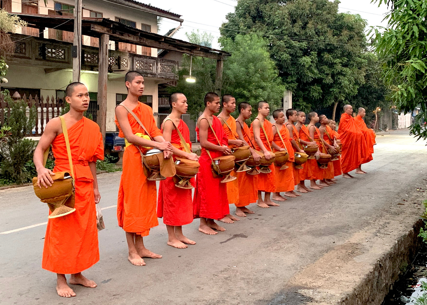 Almsgiving ceremony | Travel guide to Luang Prabang, Laos