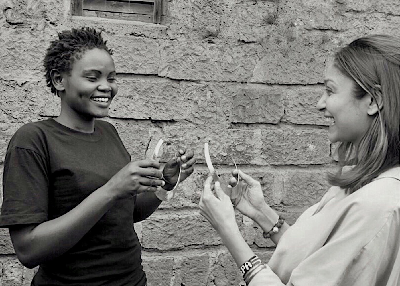 Chetna Bhatt Ashepa Lifestyle in Kenya with an artisan