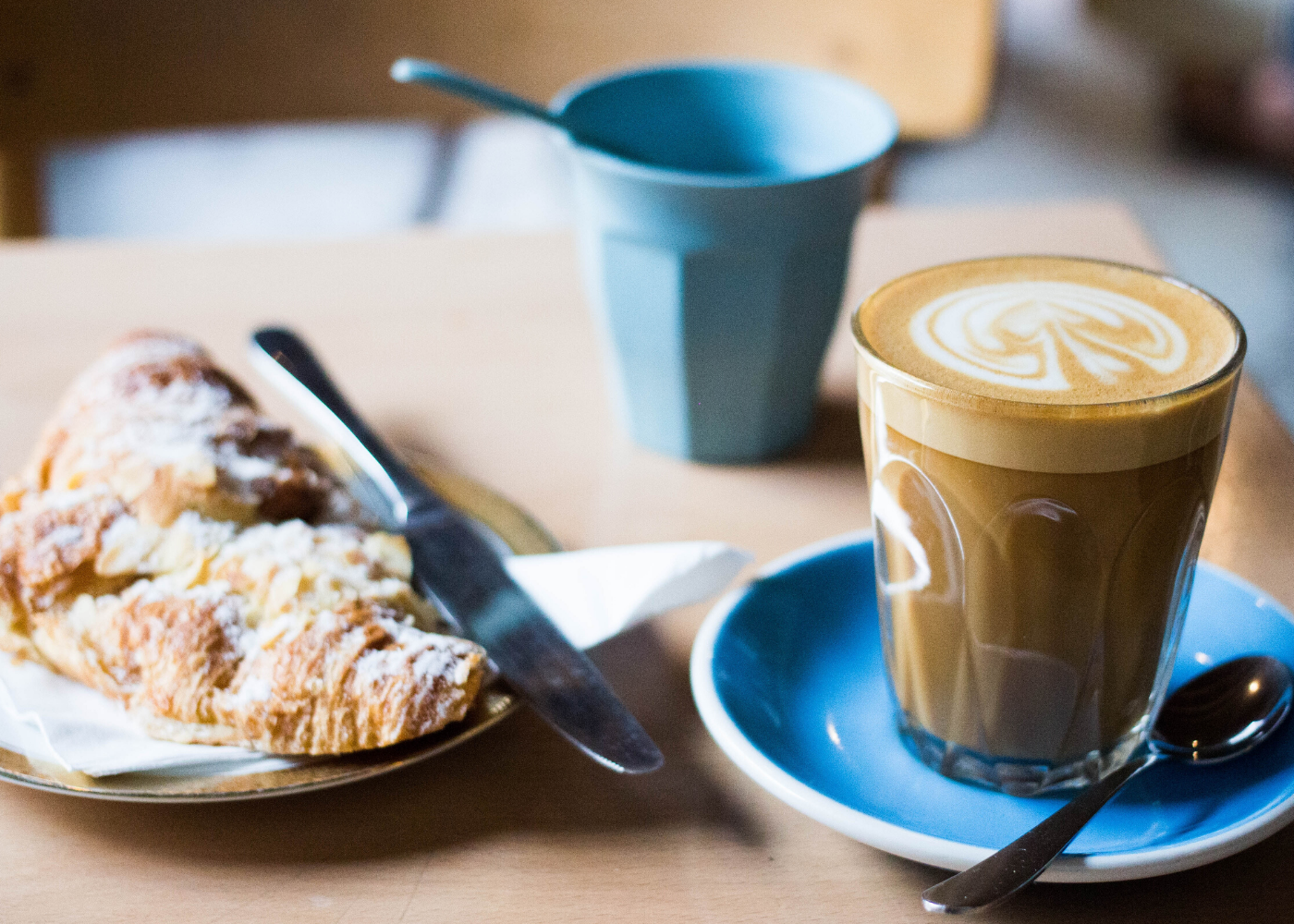 Dating stories: coffee and croissant date