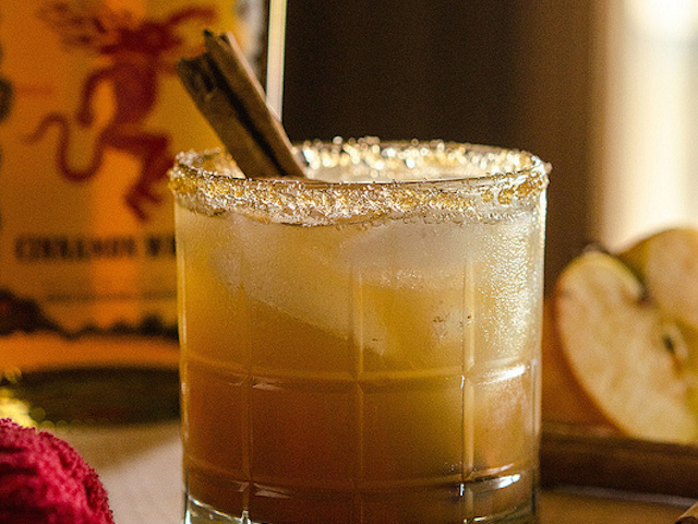 holiday cocktails apple pie