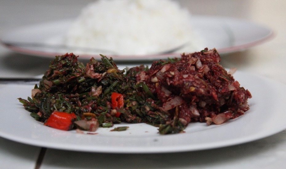 local dishes in Bali - Lawar