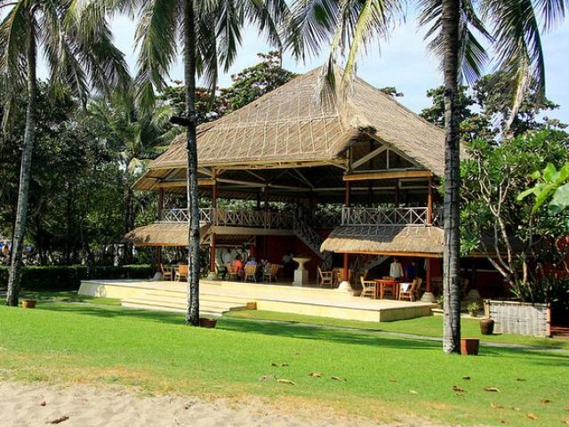 Gail Elliott in Bali: La Lucciola