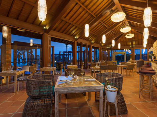 Restaurants On The Beach | Ocean View Dining | Honeycombers Bali