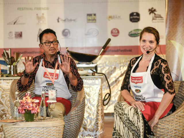 https://www.facebook.com/UbudFoodFestival/photos/pb.408880785928982.-2207520000.1463450277./533213500162376/?type=3&theater