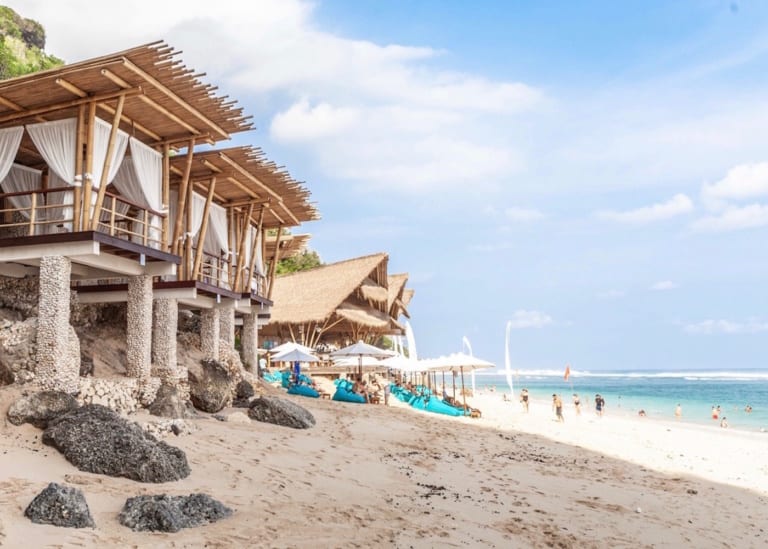 A day well spent at Sundays Beach Club in Uluwatu – sand, sea & sun-soaked splendour!