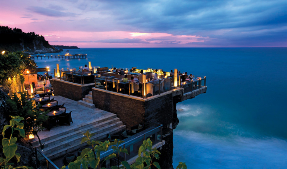 Bali’s Best Bars for the Perfect Date Night with Cocktails, Music and Sunsets