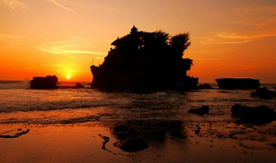 The temple at Tanah Lot is breath-taking at sunset. IC: Guide & Go