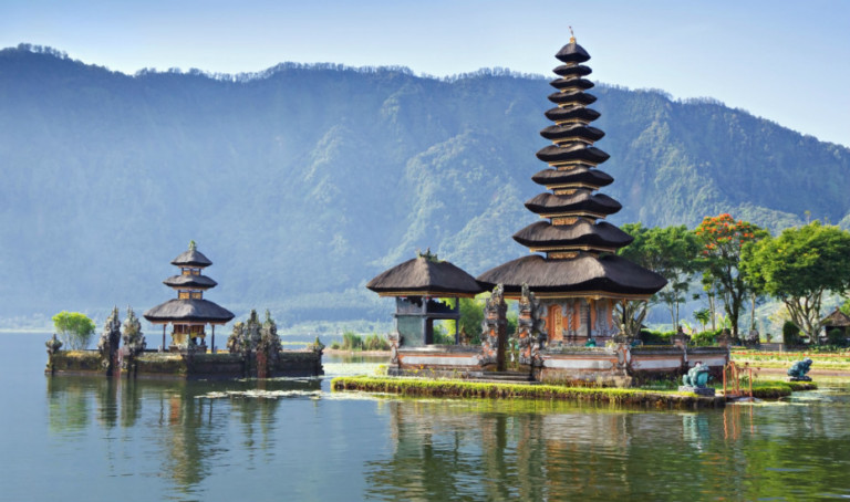 BEST BALI DAY TRIPS: EXPLORE THE ISLAND’S SPIRITUAL TEMPLES, DOLPHIN WATCHING, JUNGLE TREKS, ISLAND-HOPPING & MORE