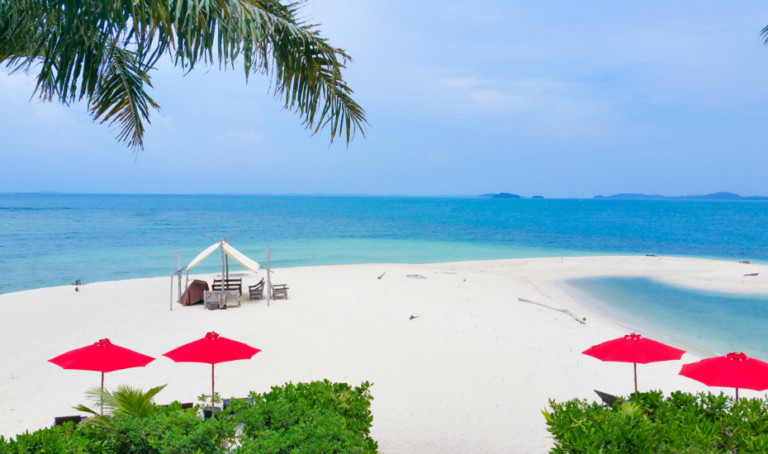 PRIVATE ISLANDS NEAR BALI: WHERE TO RENT ISLANDS IN SOUTHEAST ASIA FOR A UNIQUE BEACH HOLIDAY