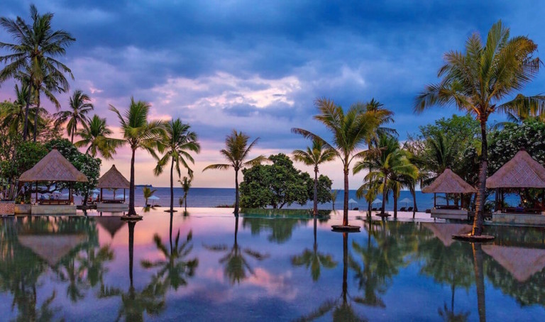 Luxury Hotels in SE Asia: Our top 10 six-star hotels and beach resorts in Bintan, Thailand, Cambodia, Indonesia and beyond for you to crush on!