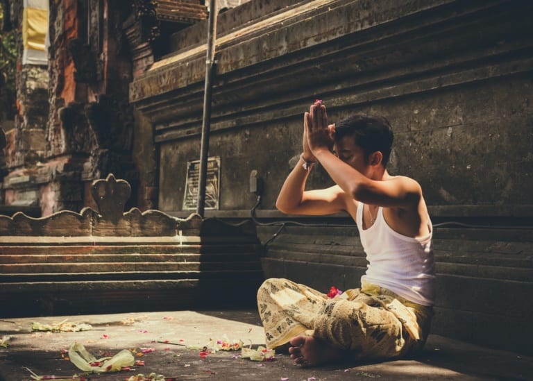 Visit these Top 5 traditional Balinese Healers for a taste of alternative medicine & holistic healing