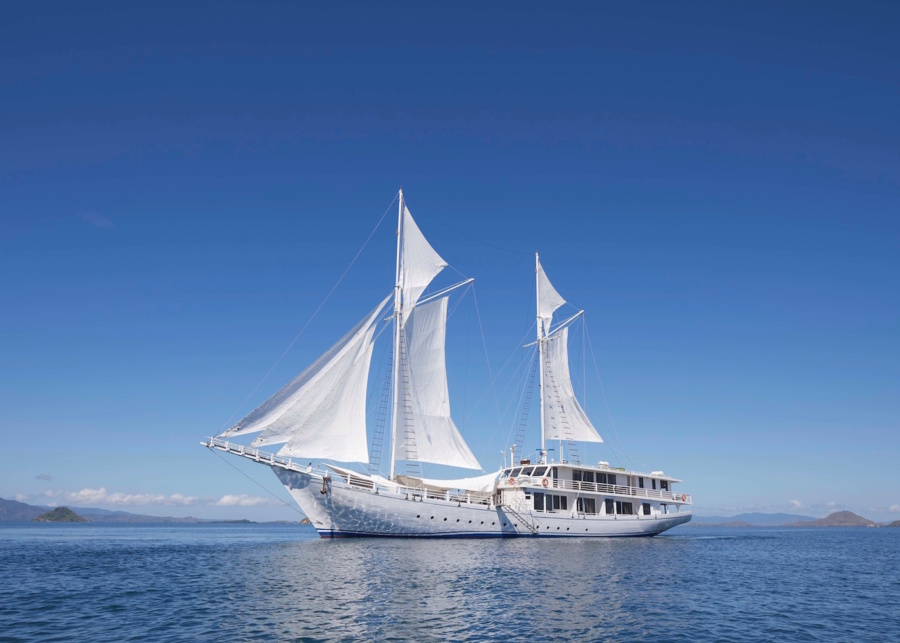 Fancy sailing around Komodo on an uber-luxurious and private cruiser? Meet AYANA Lako di’a.