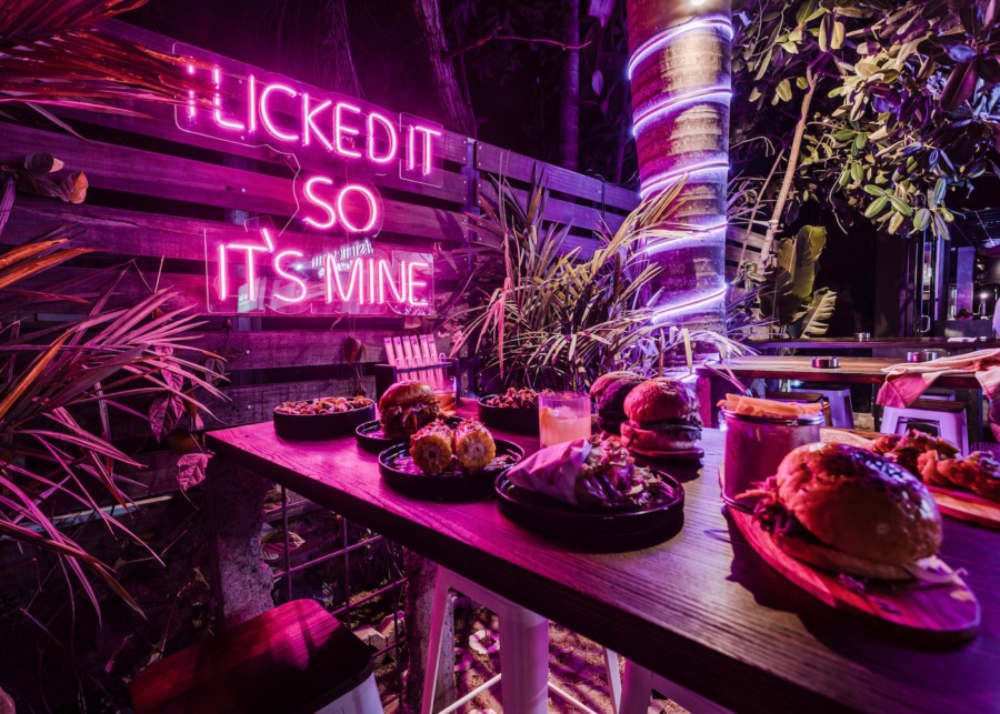 BB52 has brought its epic burgers, craft gins & sultry vibes to the Berawa ‘hood
