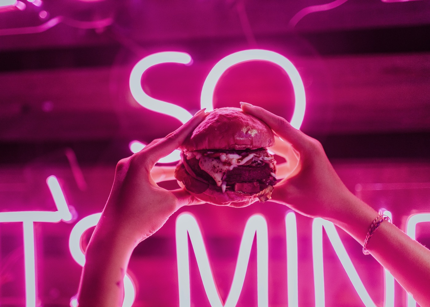 Juicy burgers, craft gins and a buzzing Berawa vibe – we checked out BB52’s saucy new address
