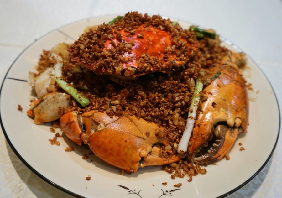 street food typhoon shelter crab