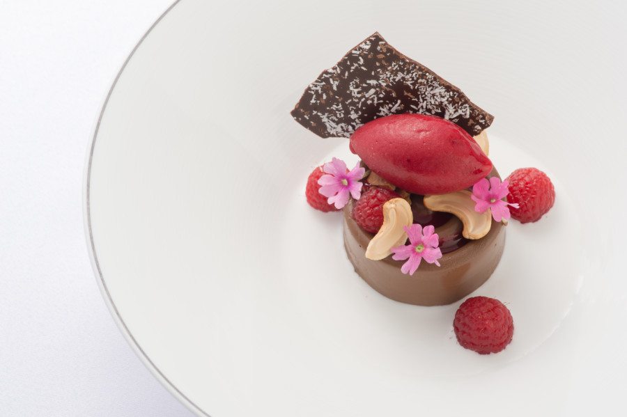 Café Gray Deluxe The Upper House Hong Kong vegetarian vegan gluten free restaurant Revitalising Menu bitter chocolate coconut and berries