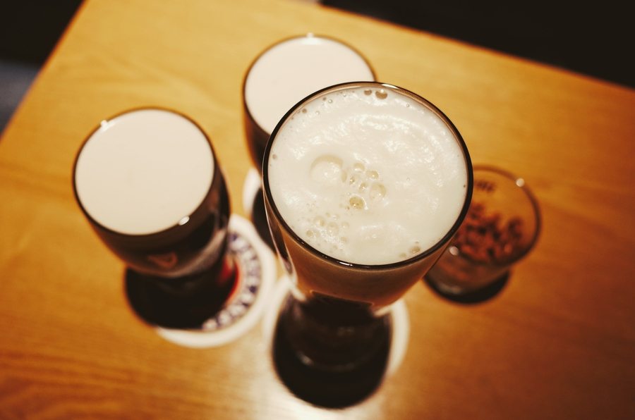 dive bars in Wan Chai Cinta J beers