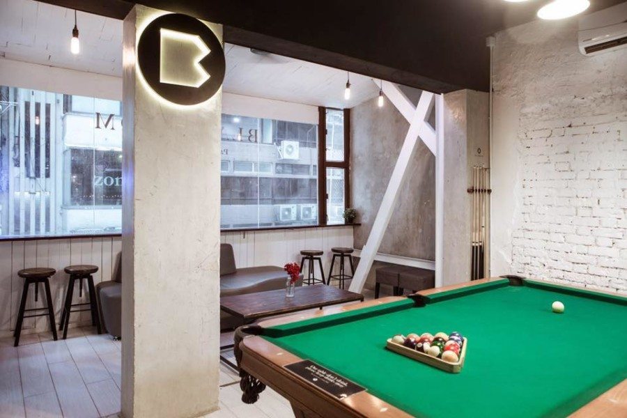 karaoke bars in Hong Kong black room pool table