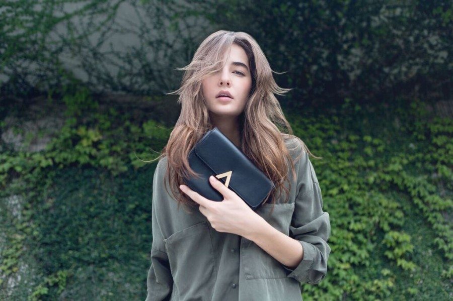 shop bags in Hong Kong ESEMBLE girl with black bag