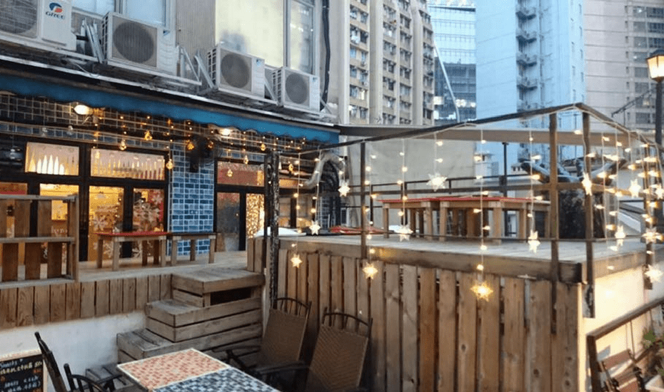 Romantic spots for date night in Hong Kong layback cafe & bar