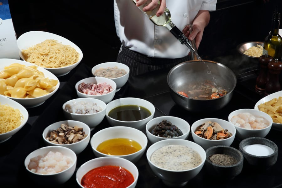 best buffets in hong kong pentalounge