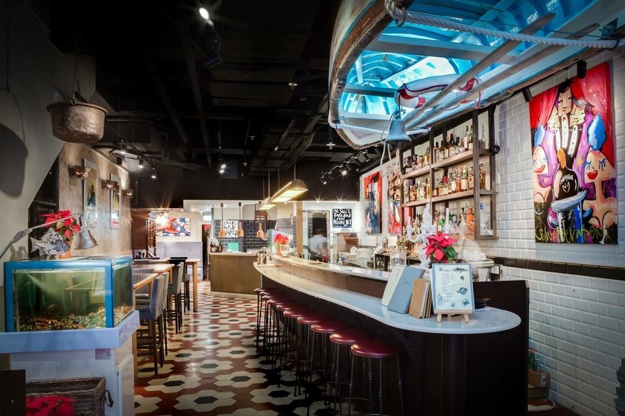 Fishsteria best happy hours Hong Kong