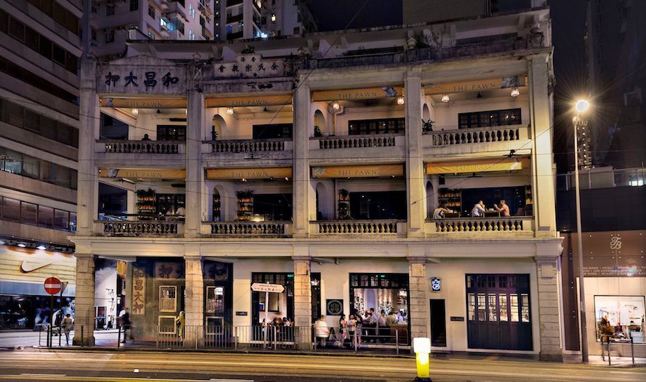 Saturday happy hours La Piola exterior