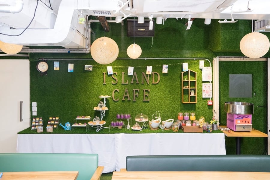 restaurants in Industrial buildings I's Land Cafe