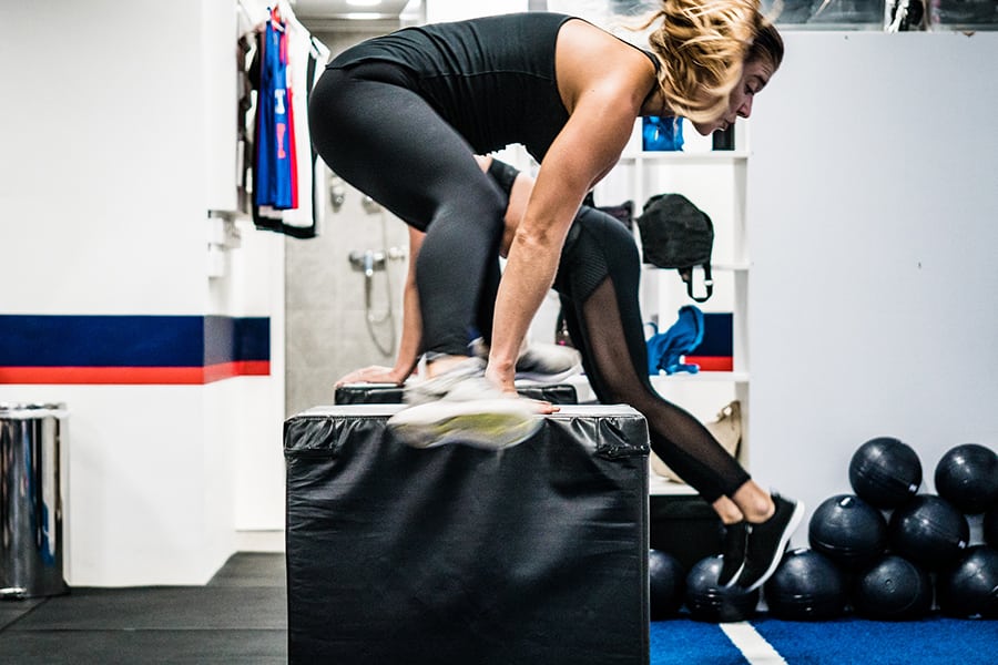 F45 Training Sai Ying Pun jumping over box