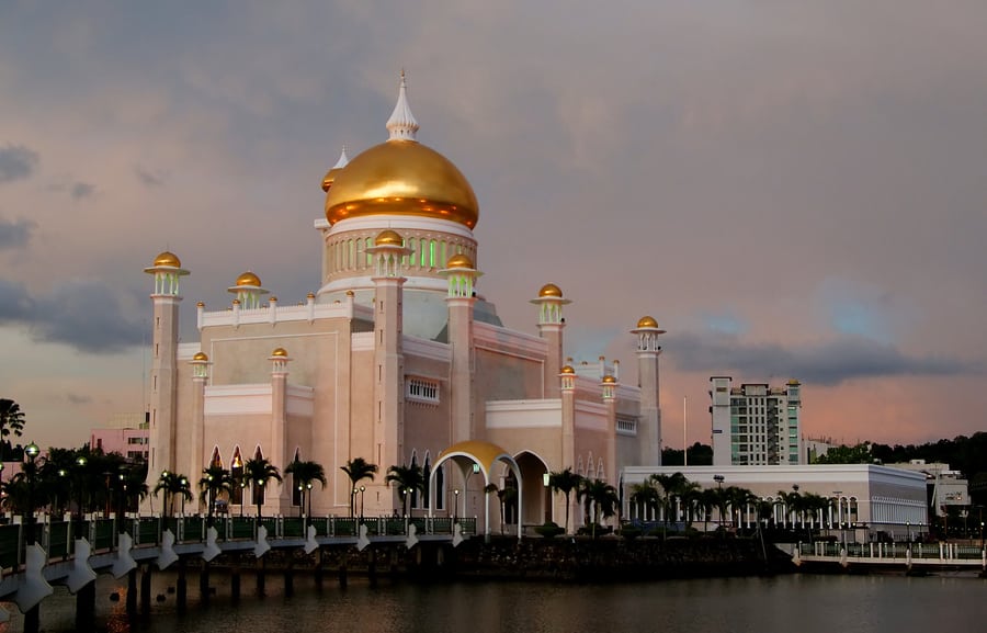 short trips from Hong Kong Sultan Omar Ali Saifuddien Mosque
