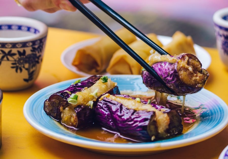 Calling all gastronomes, foodies and eaters! You need to try these Hong Kong food tours