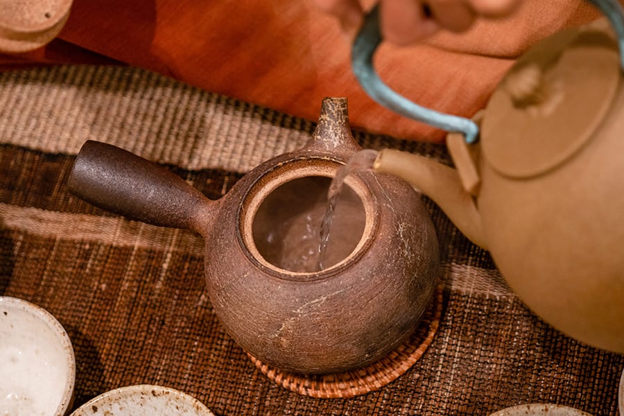 Resham Daswani pouring tea