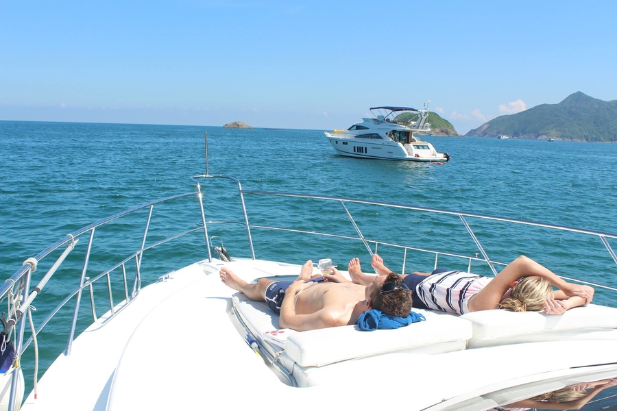 Where to rent junk boats in Hong Kong: Do the season up right on cruisers, sailing boats & yachts