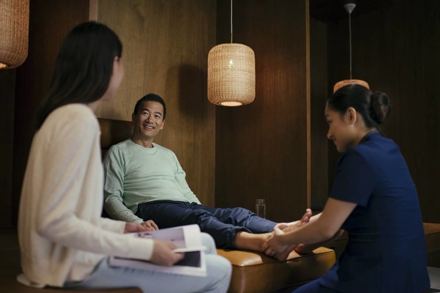 The Pier Business Class - Cathay Pacific airport lounges in Hong Kong