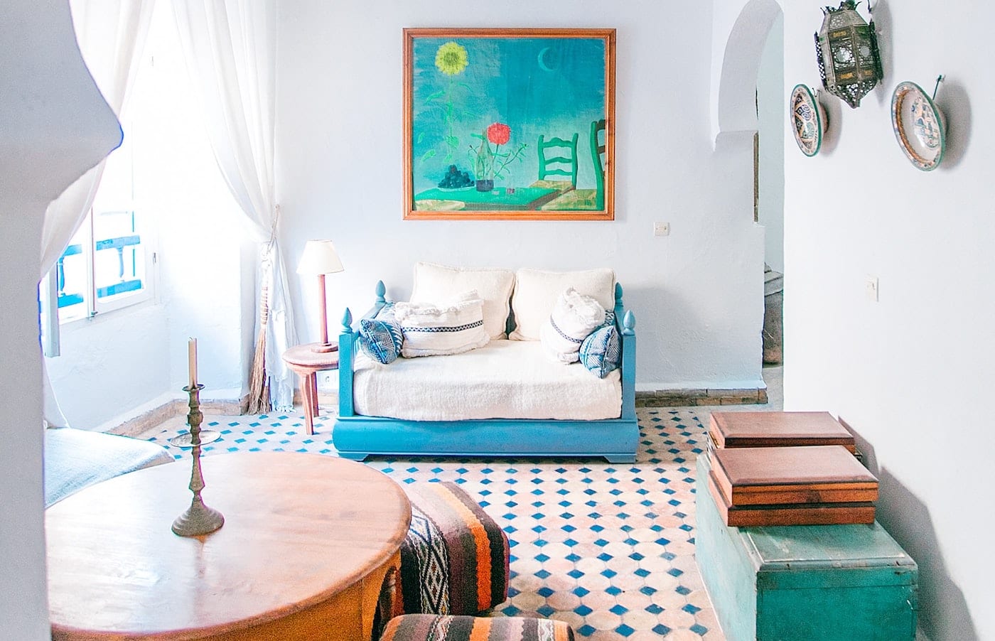 Adding colour to your apartment is easier than you think: brighten up your home