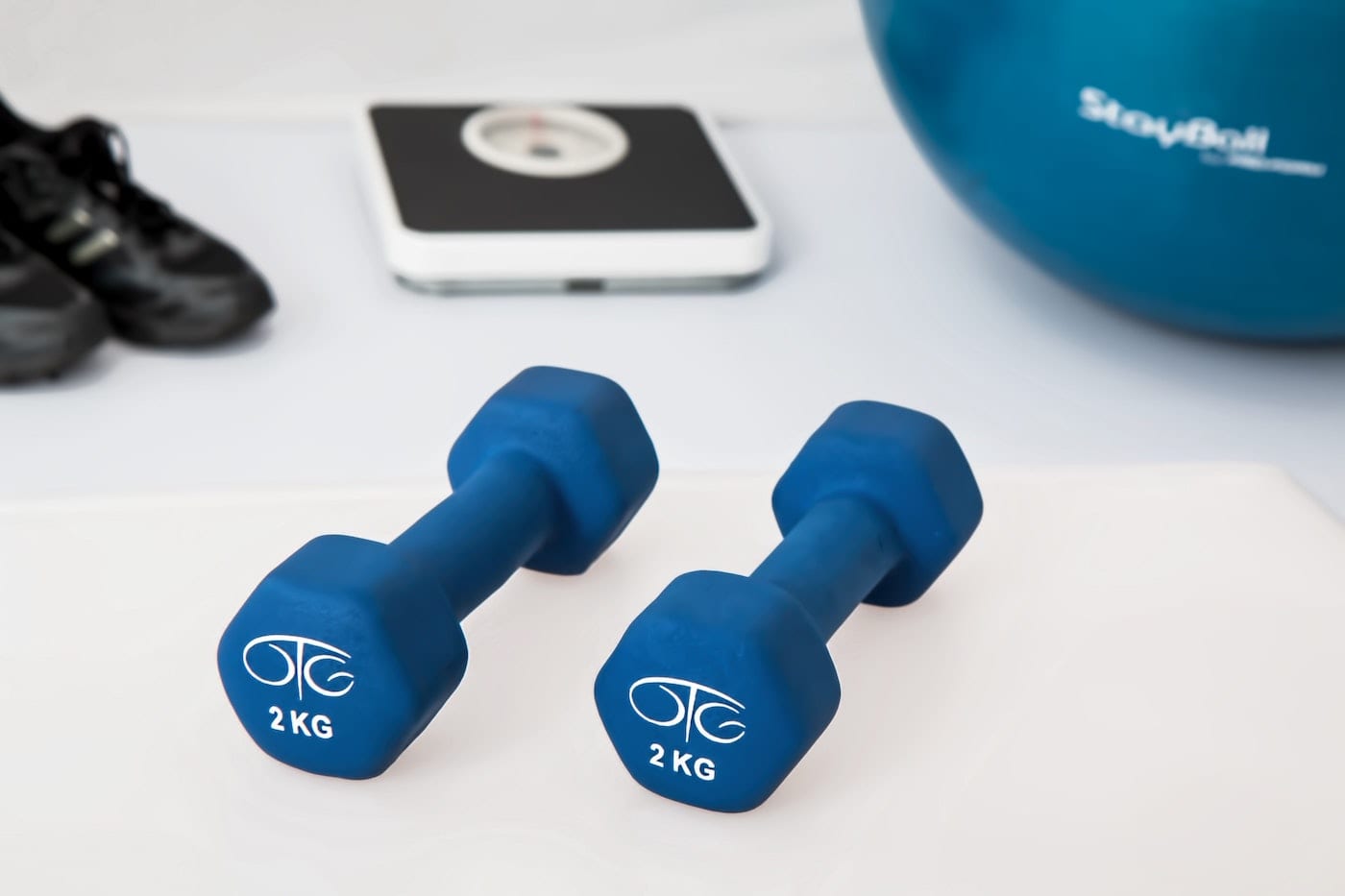 We’ve found some great paid and free online fitness classes that you can join from home
